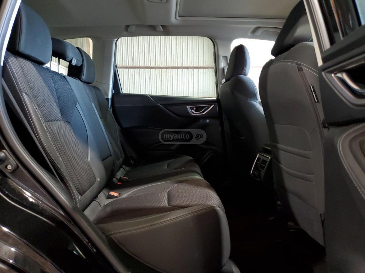 Subaru Premium 4dr All-Wheel Drive CV — миниатюра 7