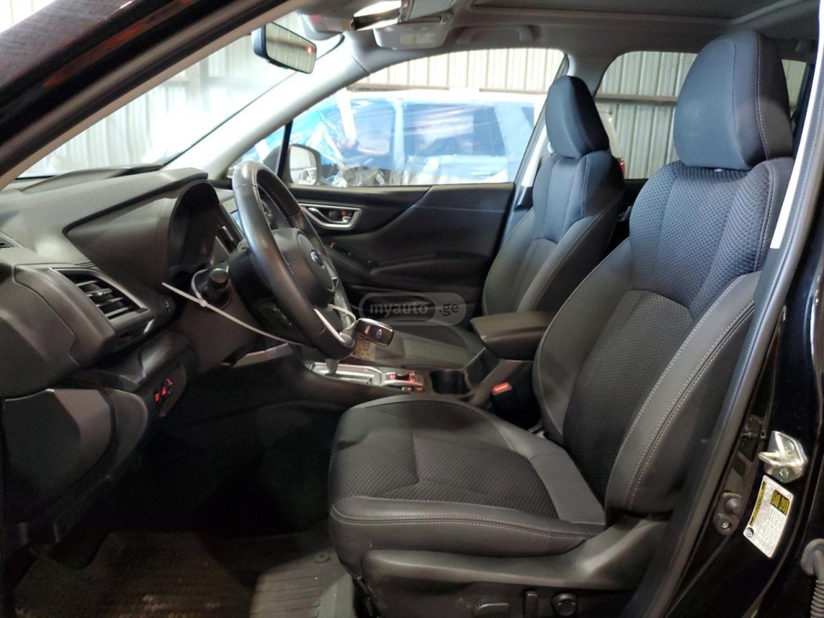 Subaru Premium 4dr All-Wheel Drive CV — миниатюра 8