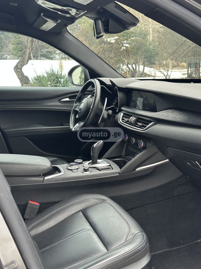 Alfa Romeo Stelvio 2024 — миниатюра 3