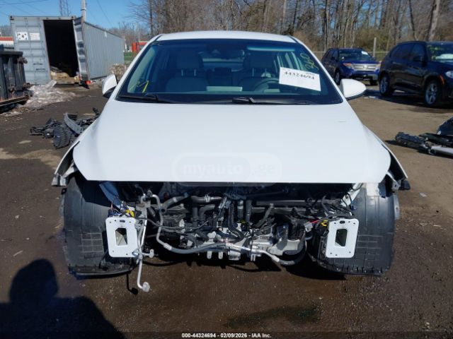 Hyundai Ioniq 2021 — миниатюра 2