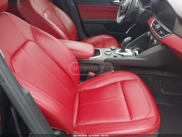 Alfa Romeo Giulia - фото 7