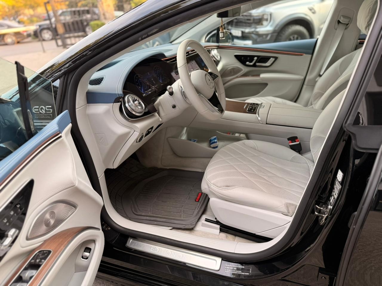 Mercedes-Benz 580 — миниатюра 5