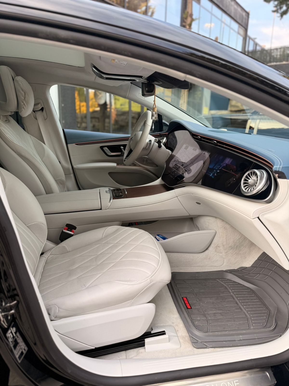 Mercedes-Benz 580 — миниатюра 6