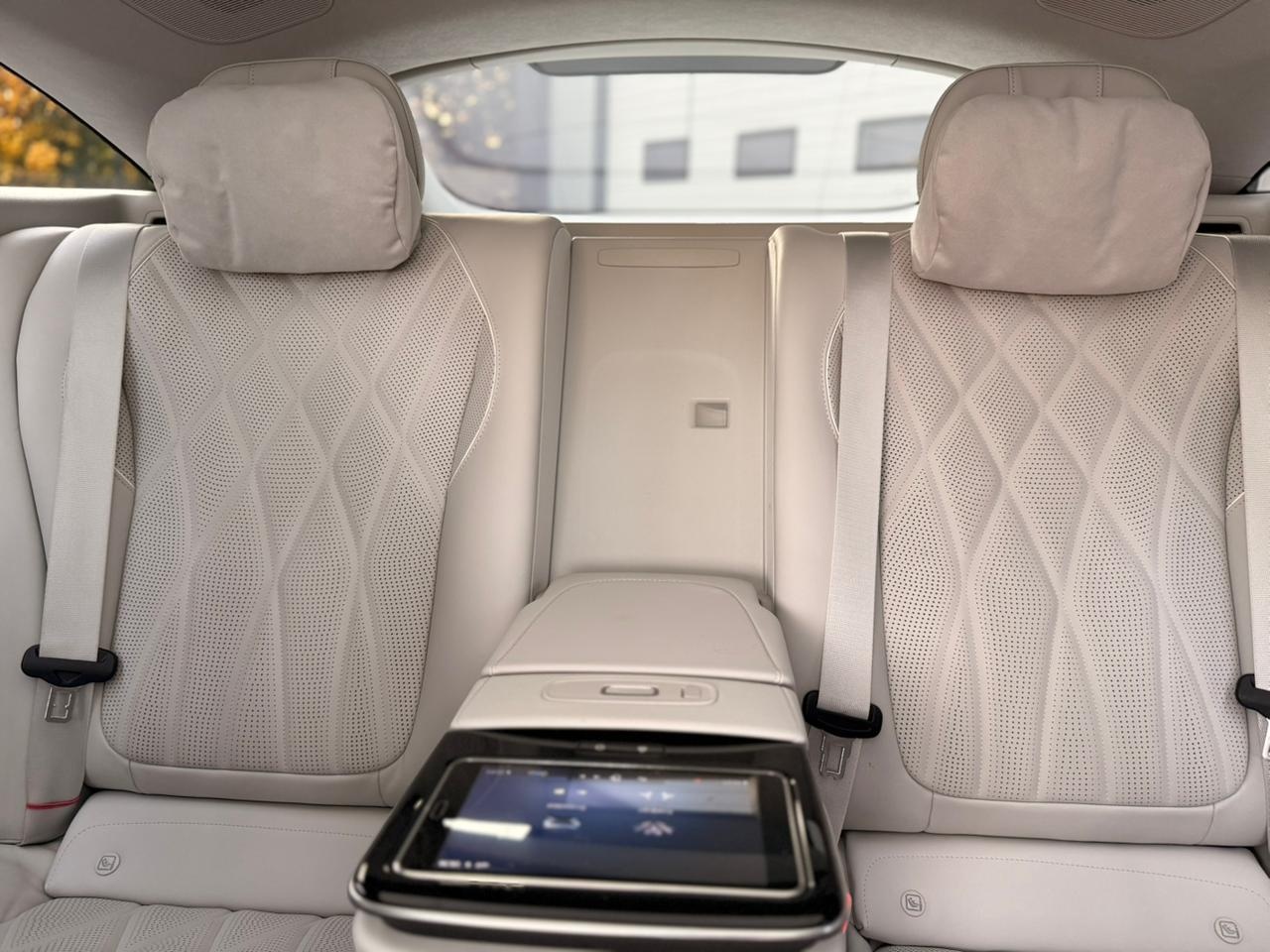 Mercedes-Benz 580 — миниатюра 7