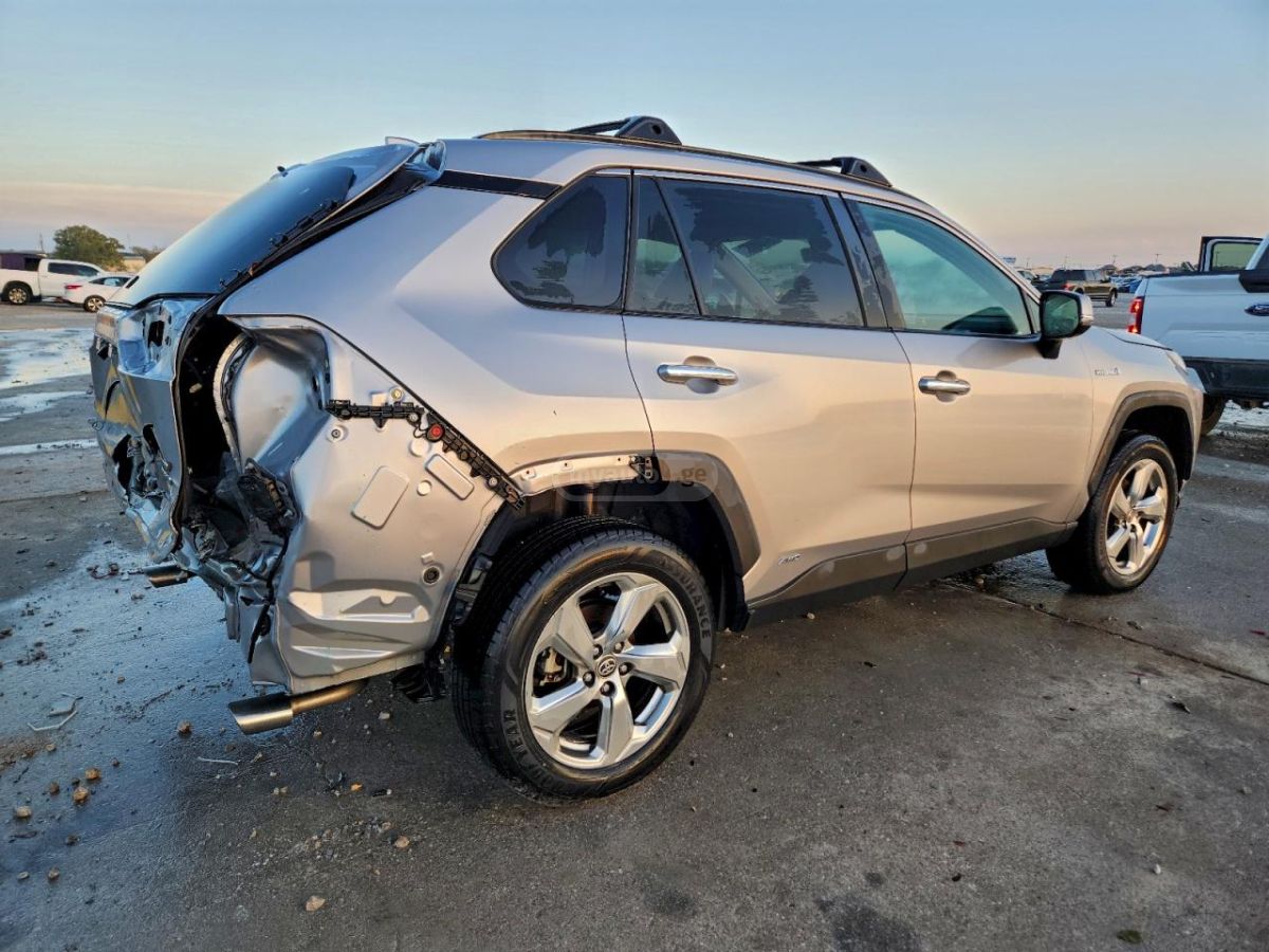 Toyota RAV 4 - фото 4