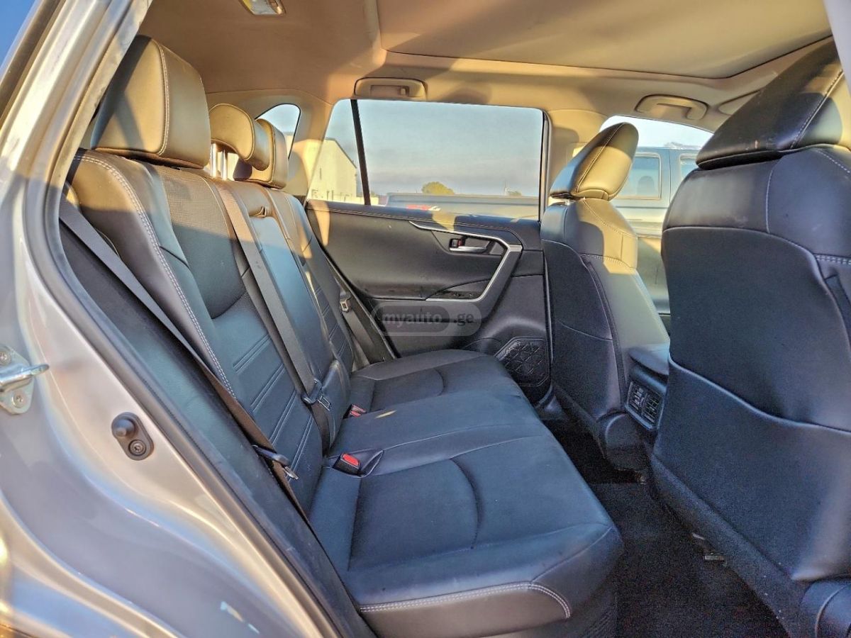 Toyota RAV 4 - фото 9