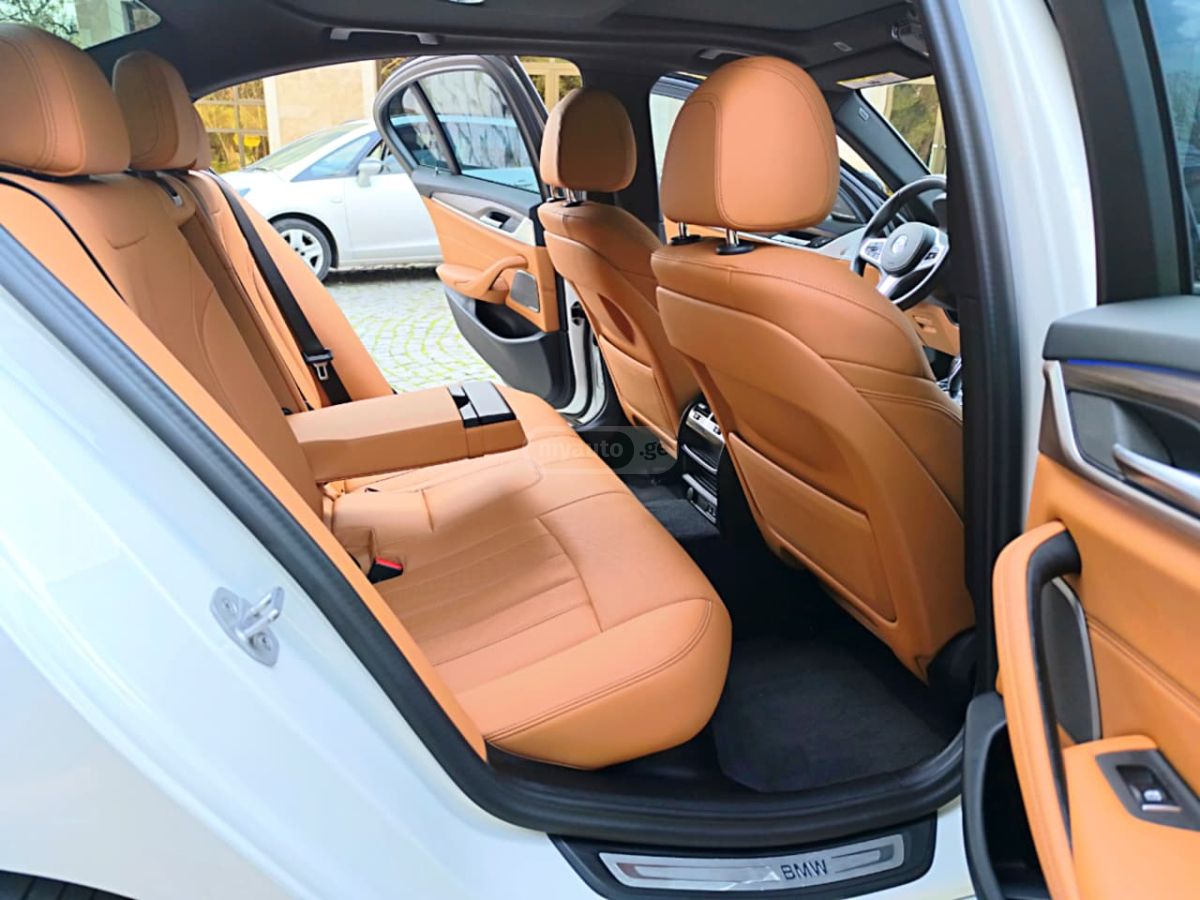 BMW Base 4dr Rear-Wheel Drive Seda — миниатюра 10