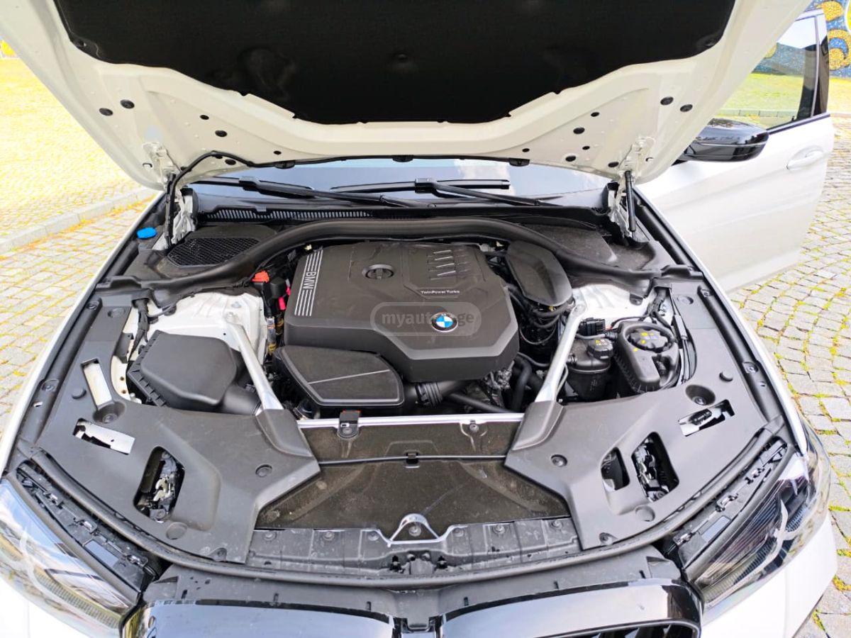 BMW Base 4dr Rear-Wheel Drive Seda — миниатюра 13