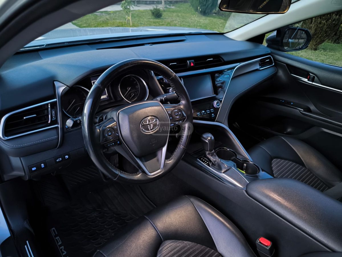 Toyota Camry - фото 5