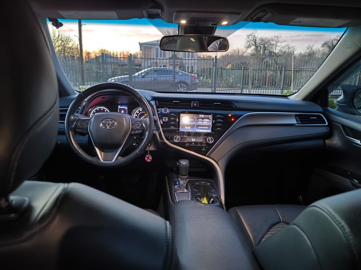 Toyota Camry - фото 6