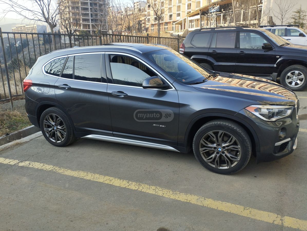 BMW X1 - фото 1