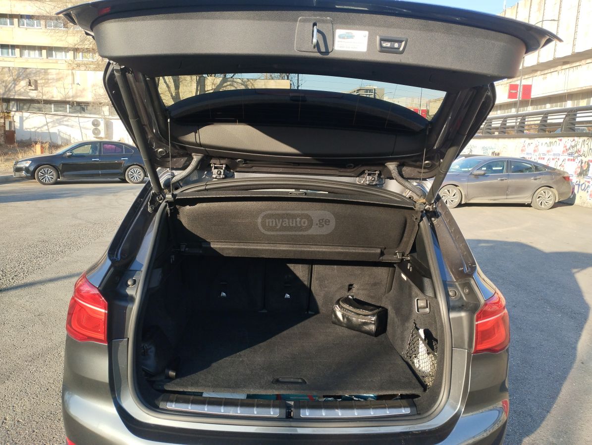 BMW X1 - фото 10