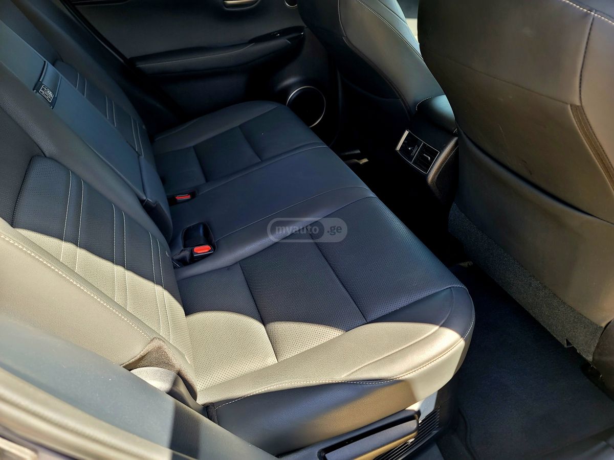 Lexus Base 4dr All-Wheel Drive Autom — миниатюра 7