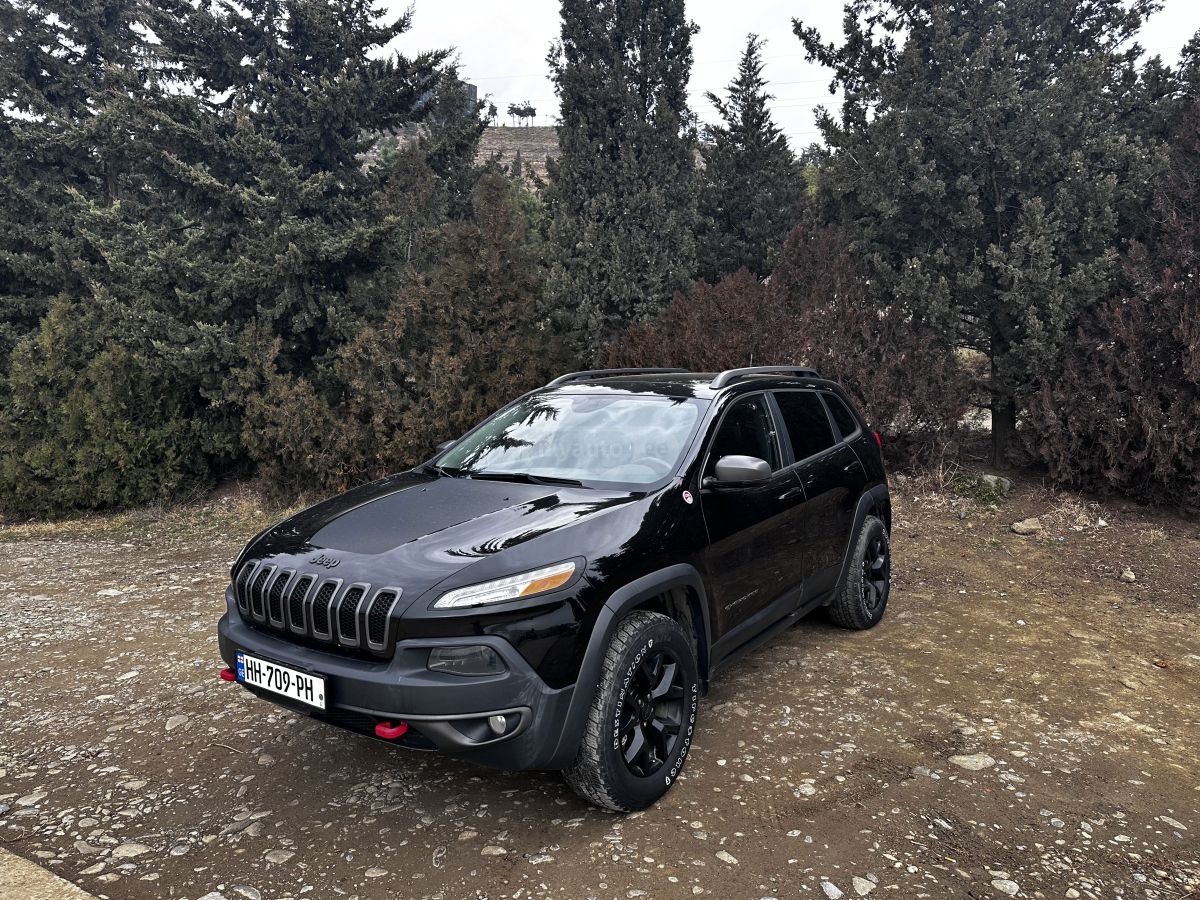 Jeep Cherokee - фото 1