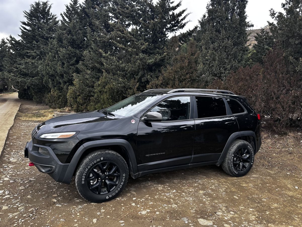 Jeep Cherokee - фото 2