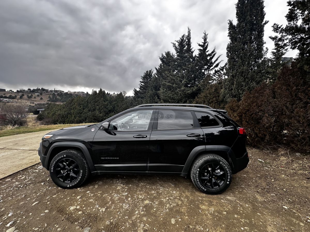 Jeep Cherokee - фото 4