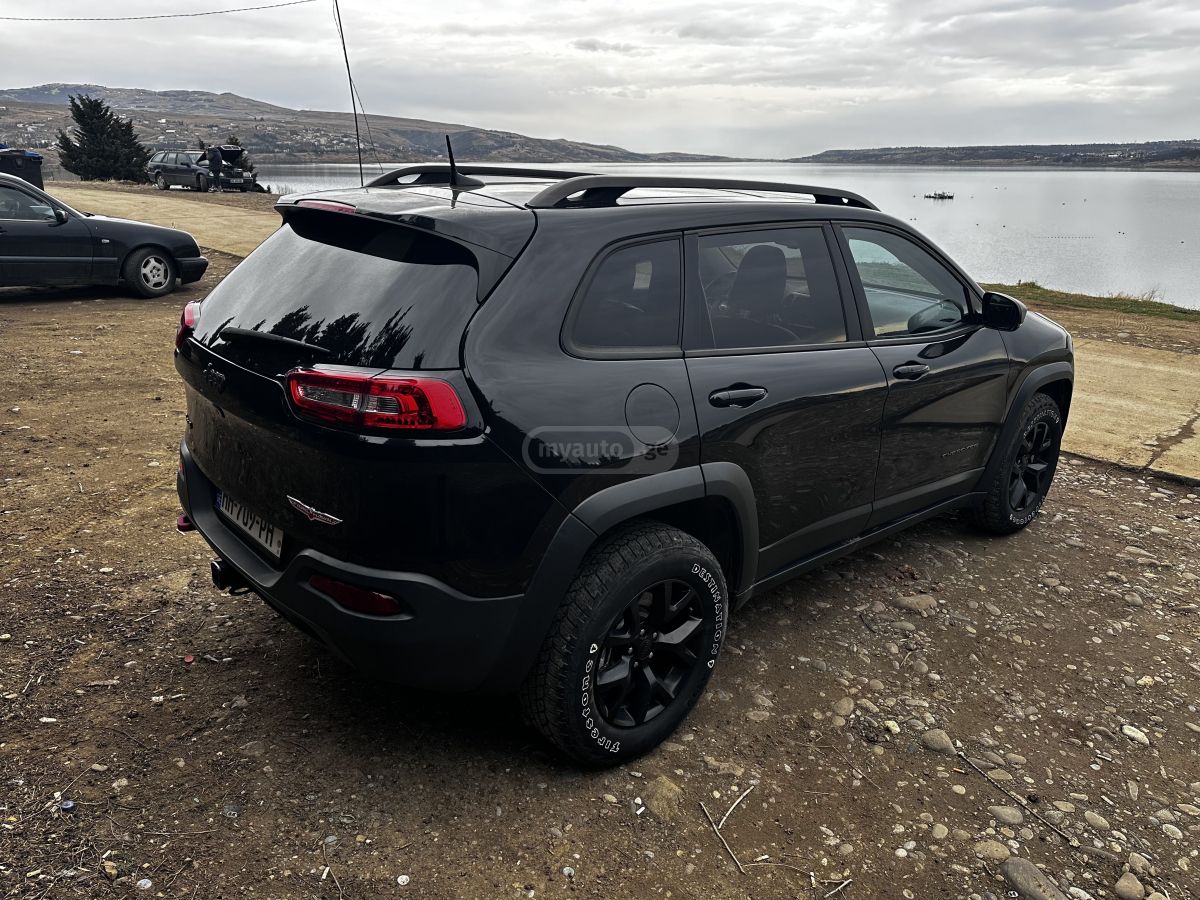 Jeep Cherokee - фото 7