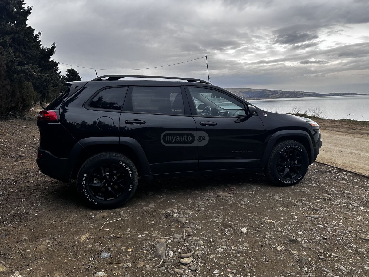 Jeep Cherokee - фото 8