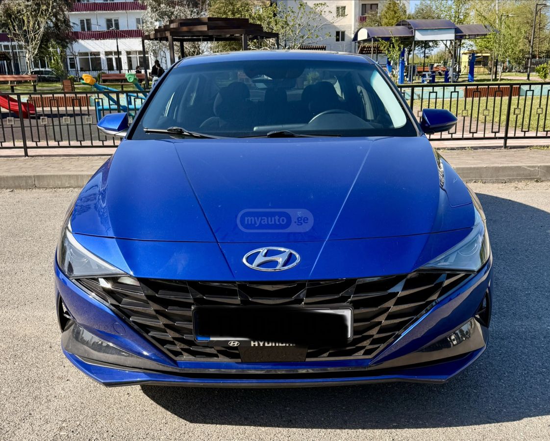 Hyundai Elantra - фото 1