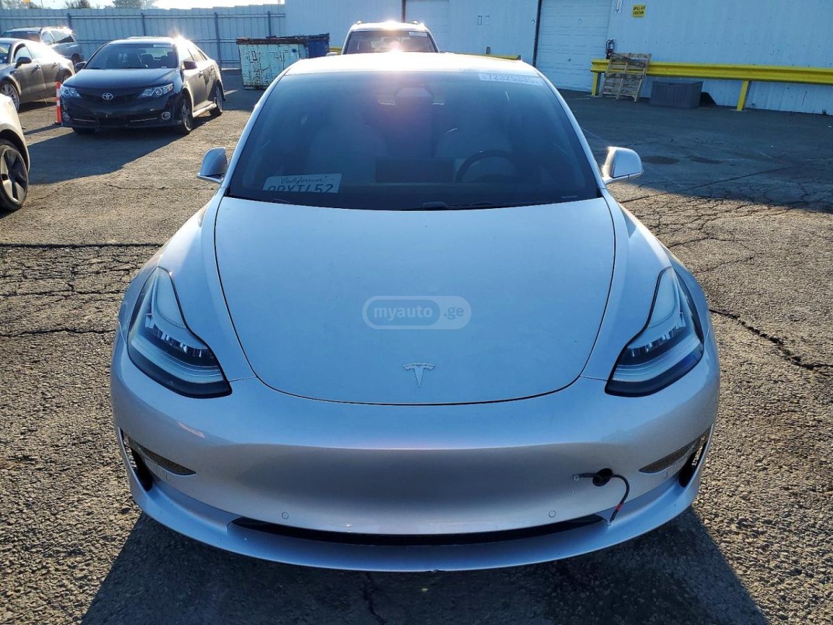Tesla Model 3 - фото 3