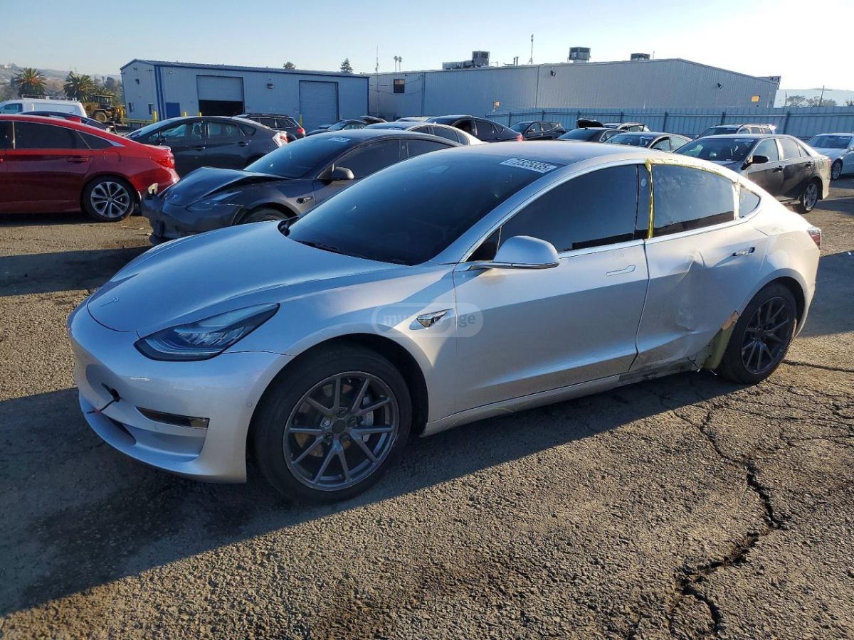 Tesla Model 3 - фото 5