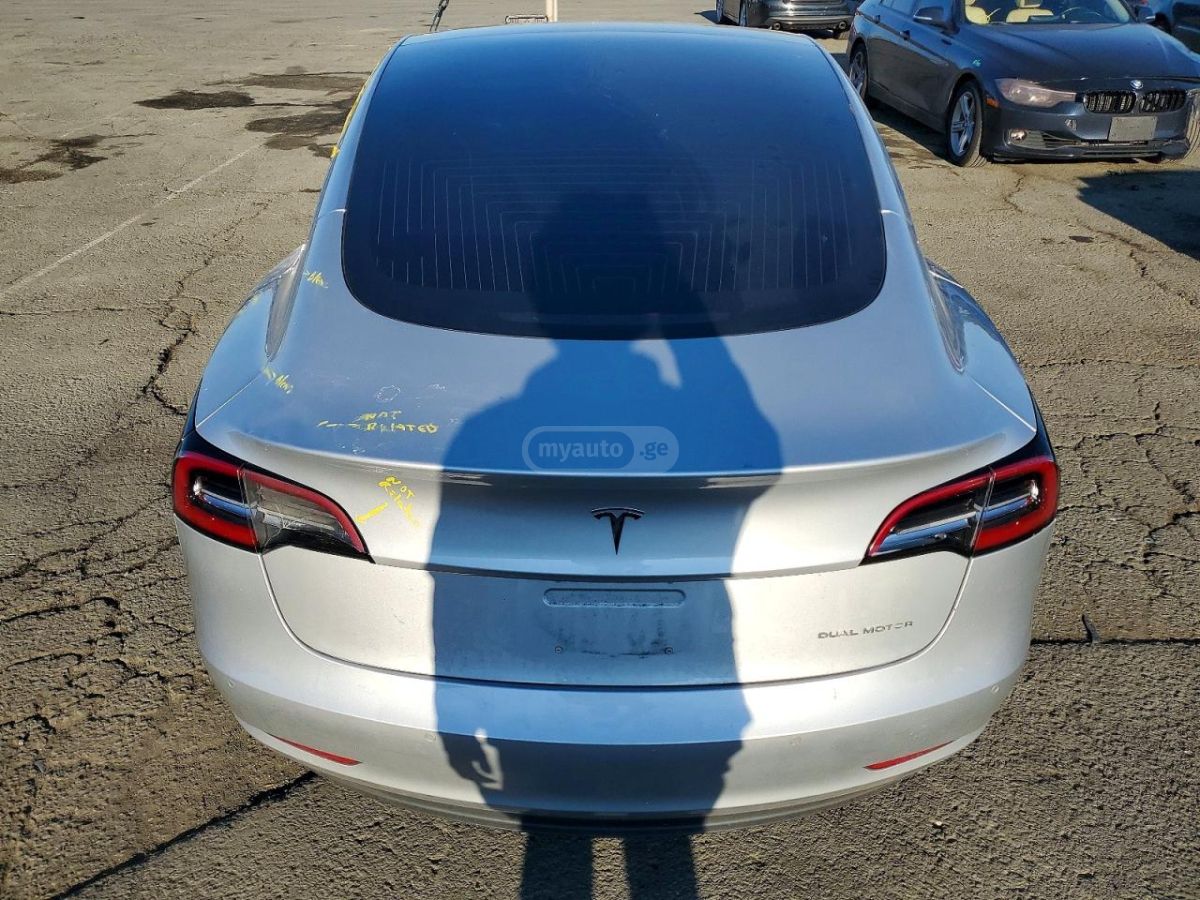 Tesla Model 3 - фото 6