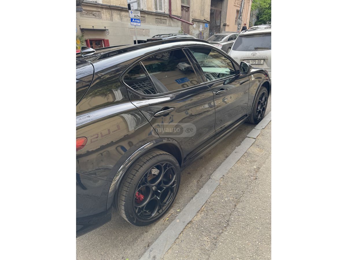 Alfa Romeo Stelvio - фото 7