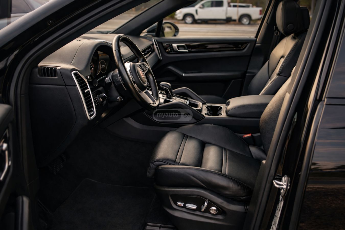 Porsche Cayenne - фото 7