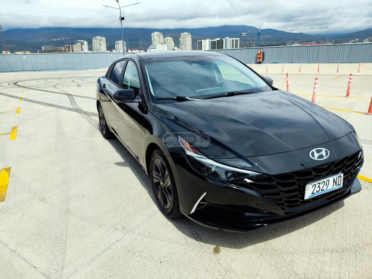 Hyundai Elantra - фото 1