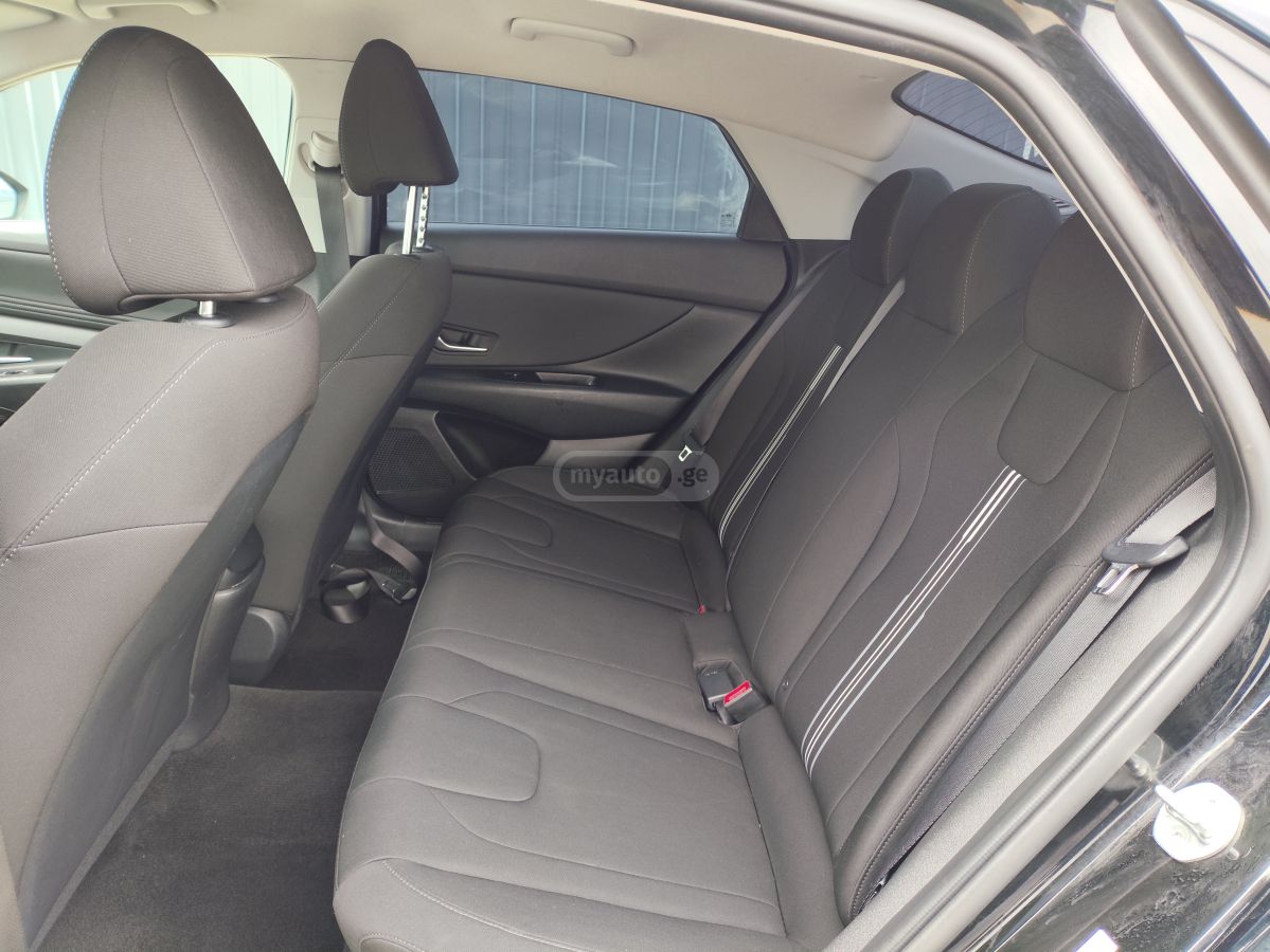 Hyundai Elantra - фото 12