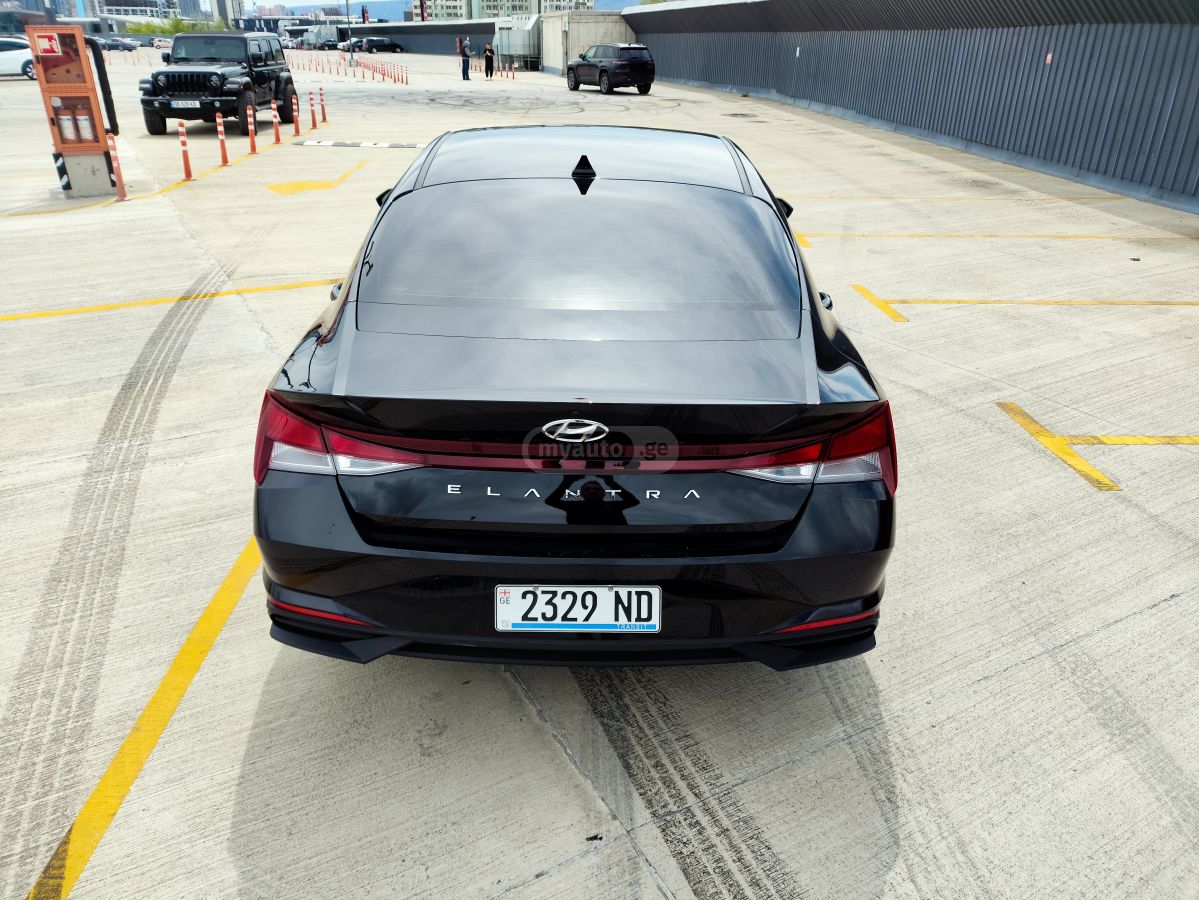 Hyundai Elantra - фото 4