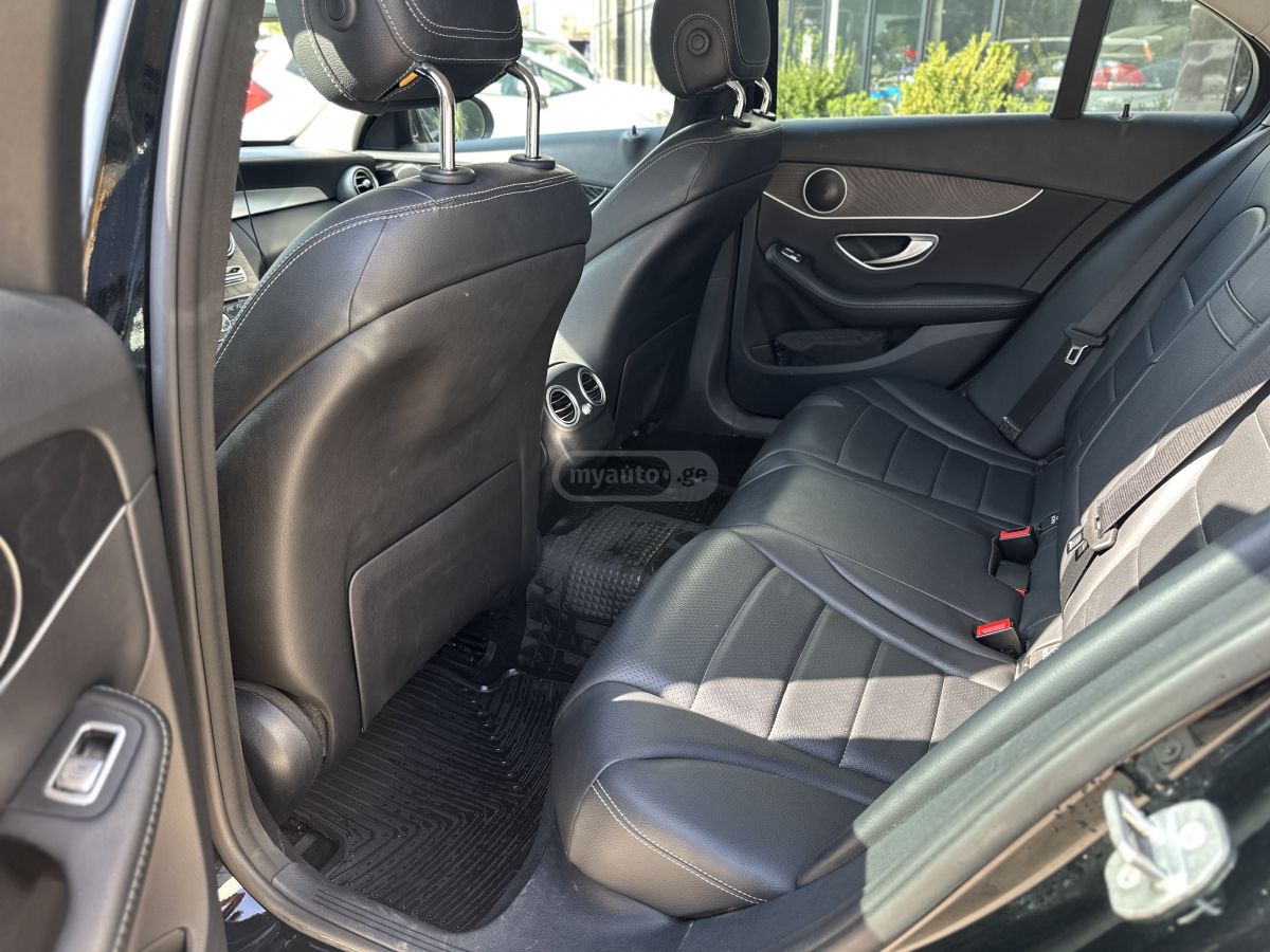Mercedes-Benz C 300 - фото 13