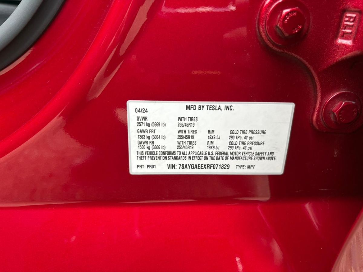 Tesla Model Y - фото 12