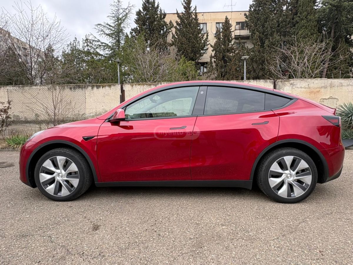 Tesla Model Y - фото 4