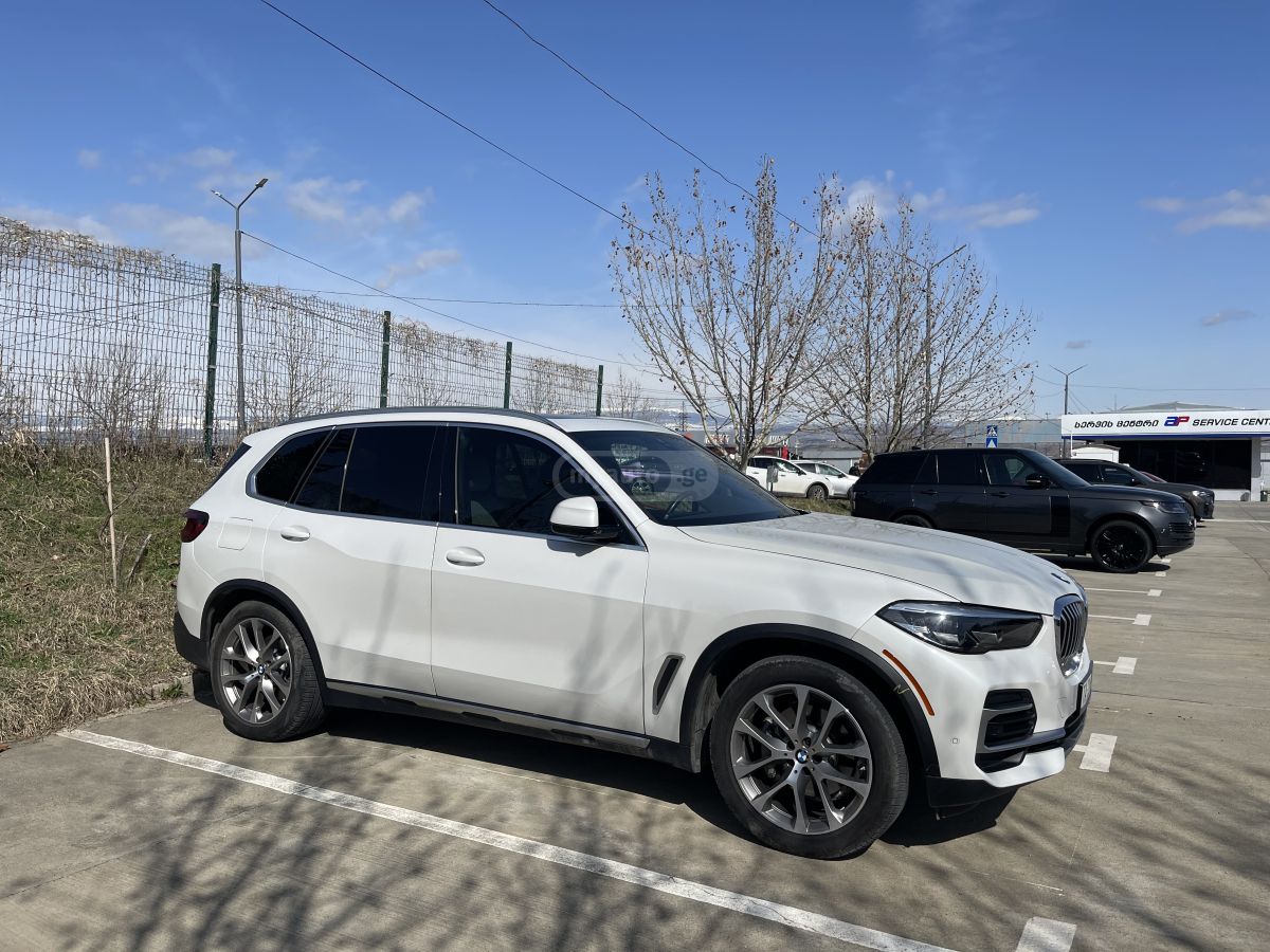 BMW xDrive40i 4dr All-Wheel Drive — миниатюра 2