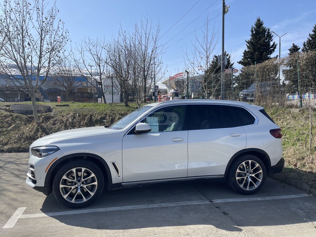 BMW xDrive40i 4dr All-Wheel Drive — миниатюра 3