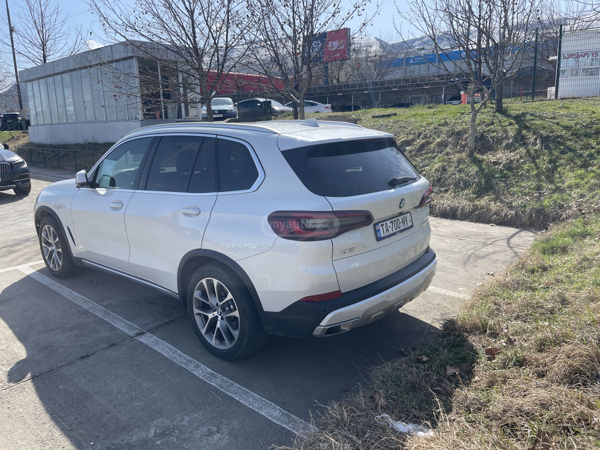 BMW xDrive40i 4dr All-Wheel Drive — миниатюра 6