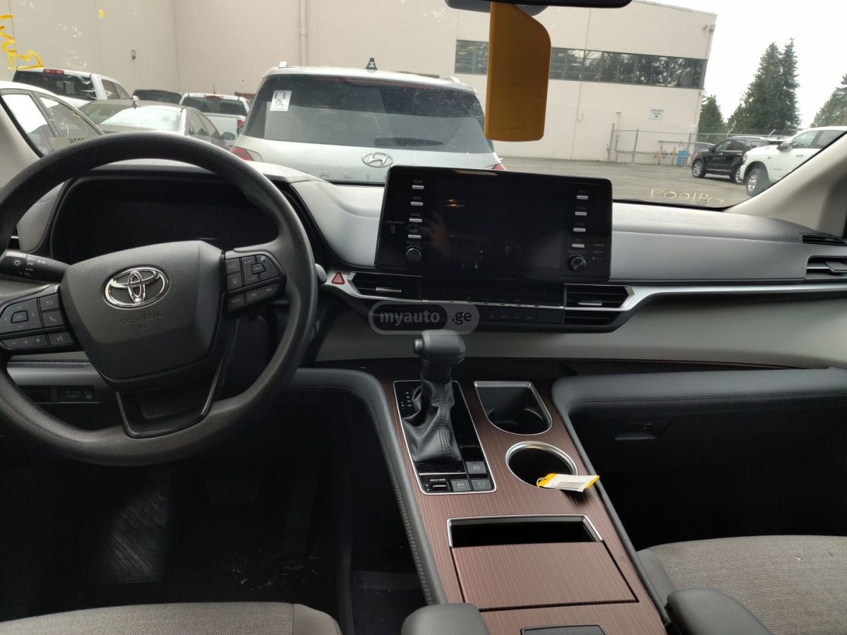 Toyota LE FWD — миниатюра 6