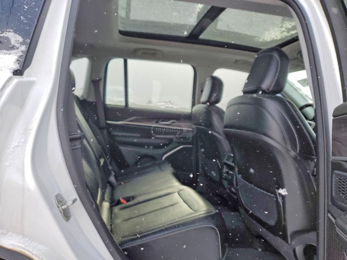 Jeep Grand Cherokee 2023 — миниатюра 11