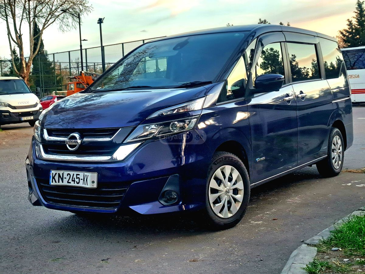 Nissan Serena - фото 1