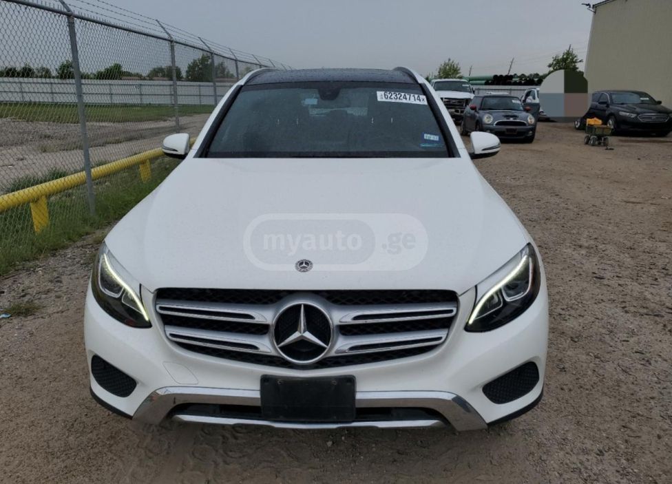 Mercedes-Benz GLC 300 - фото 1