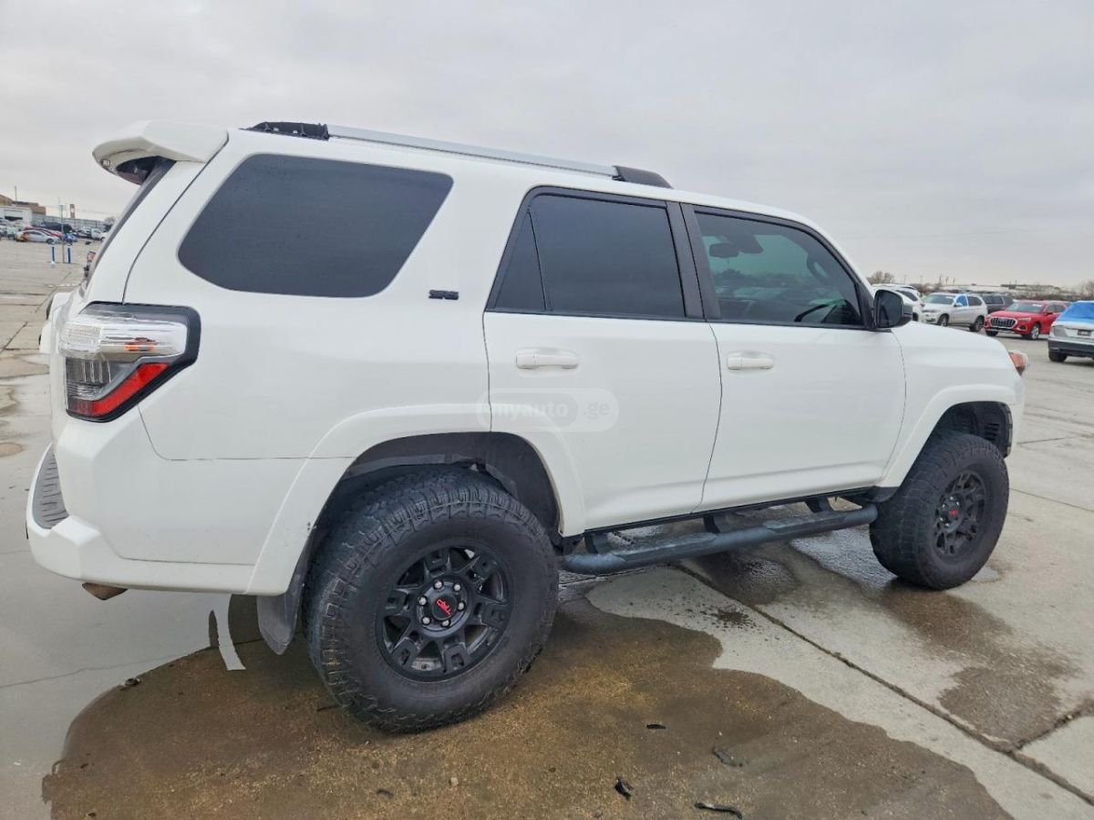 Toyota 4 Runner - фото 3