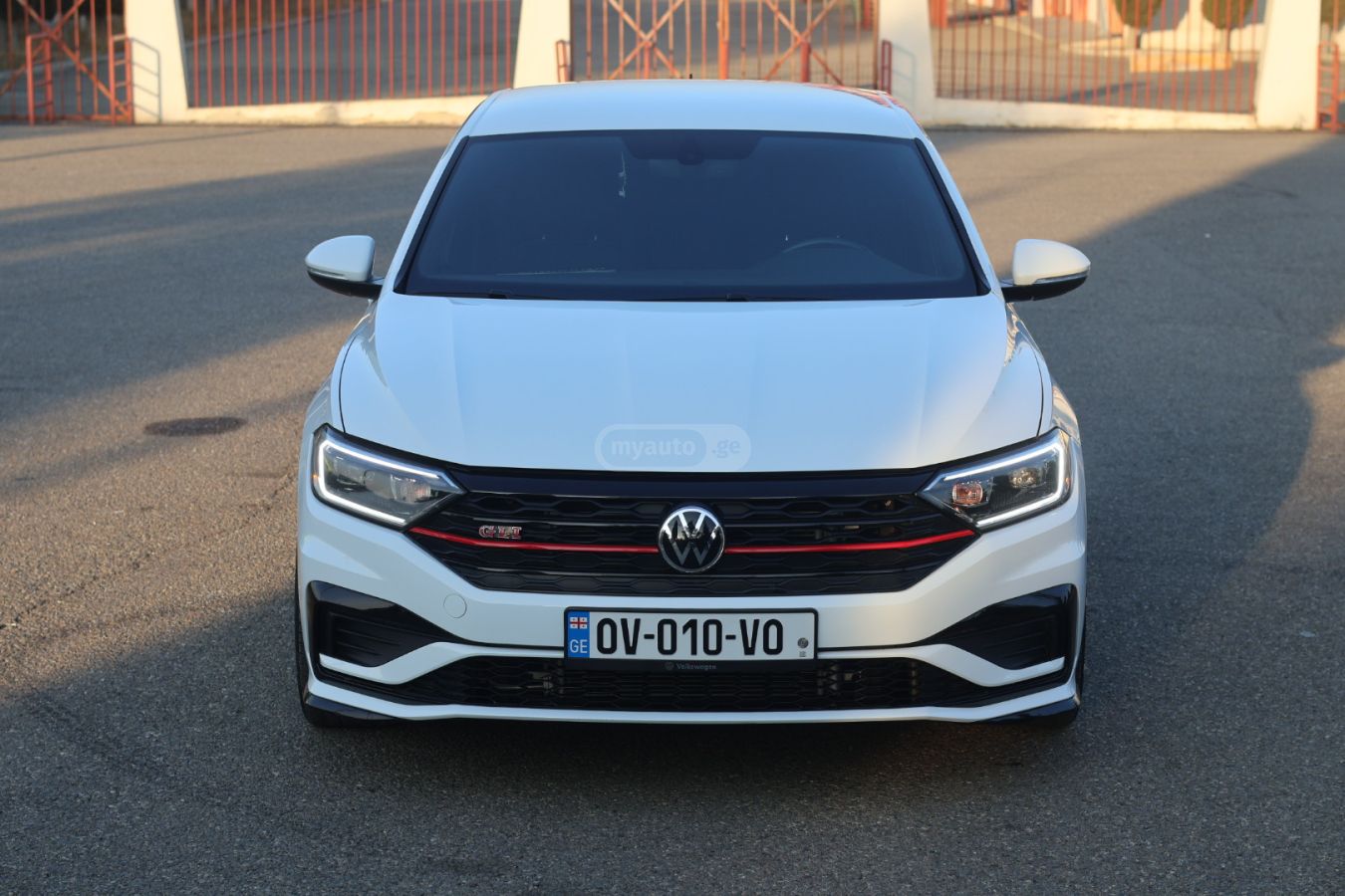 Volkswagen Jetta - фото 1