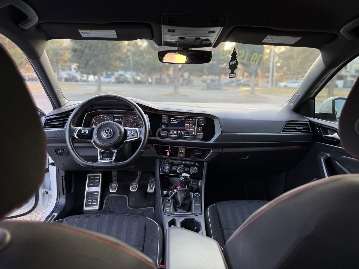 Volkswagen Jetta - фото 12