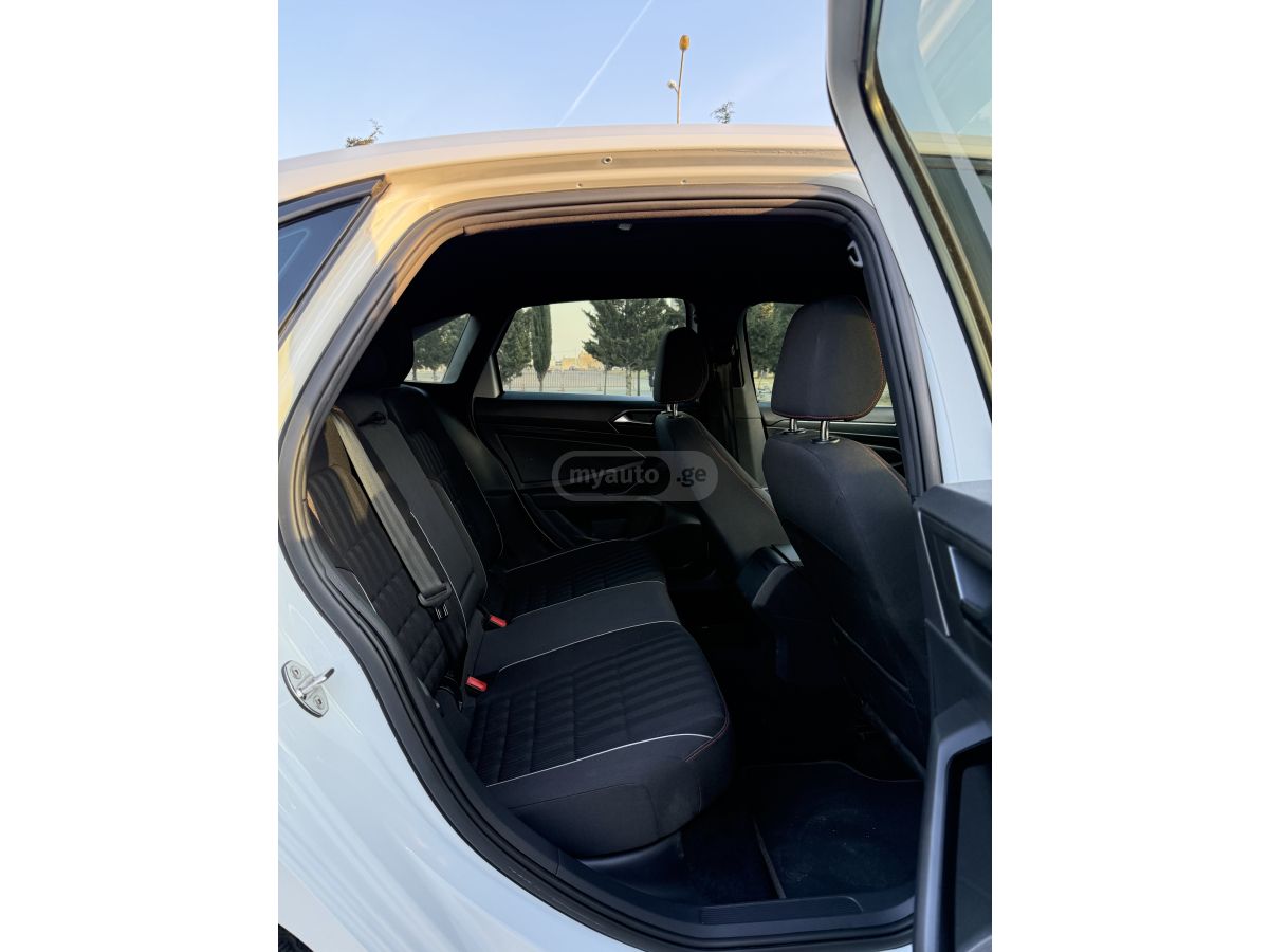 Volkswagen Jetta - фото 13