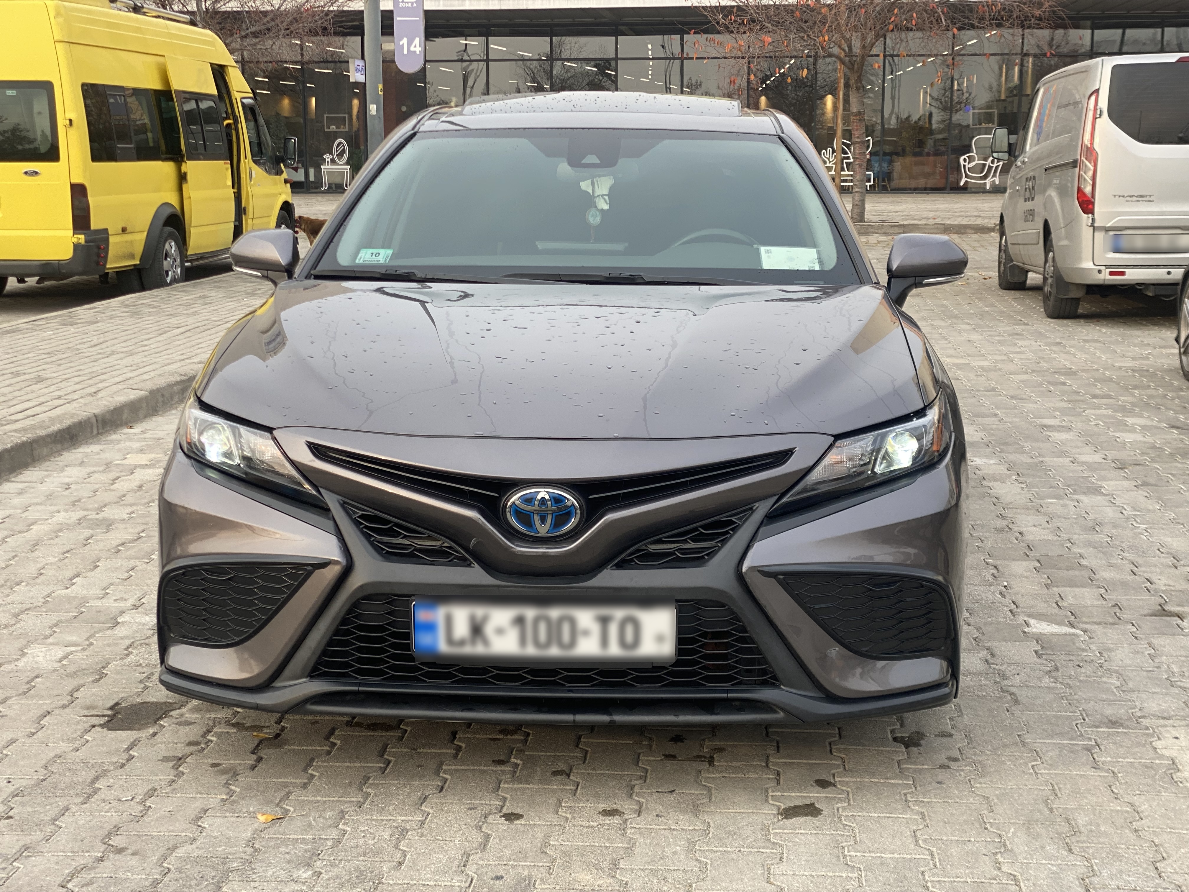 Toyota SE Nightshade 4dr Front-Wheel — миниатюра 3