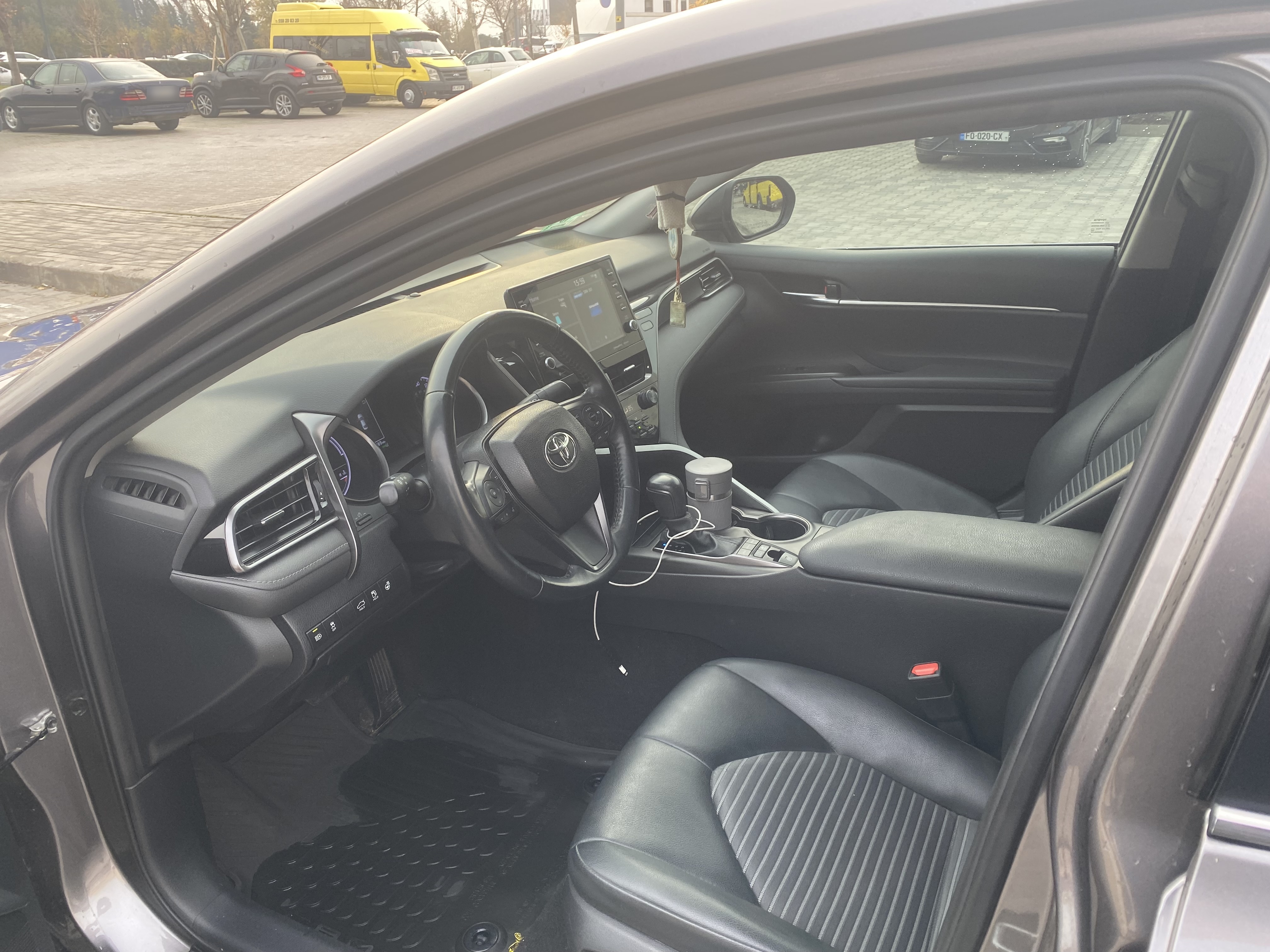 Toyota SE Nightshade 4dr Front-Wheel — миниатюра 6