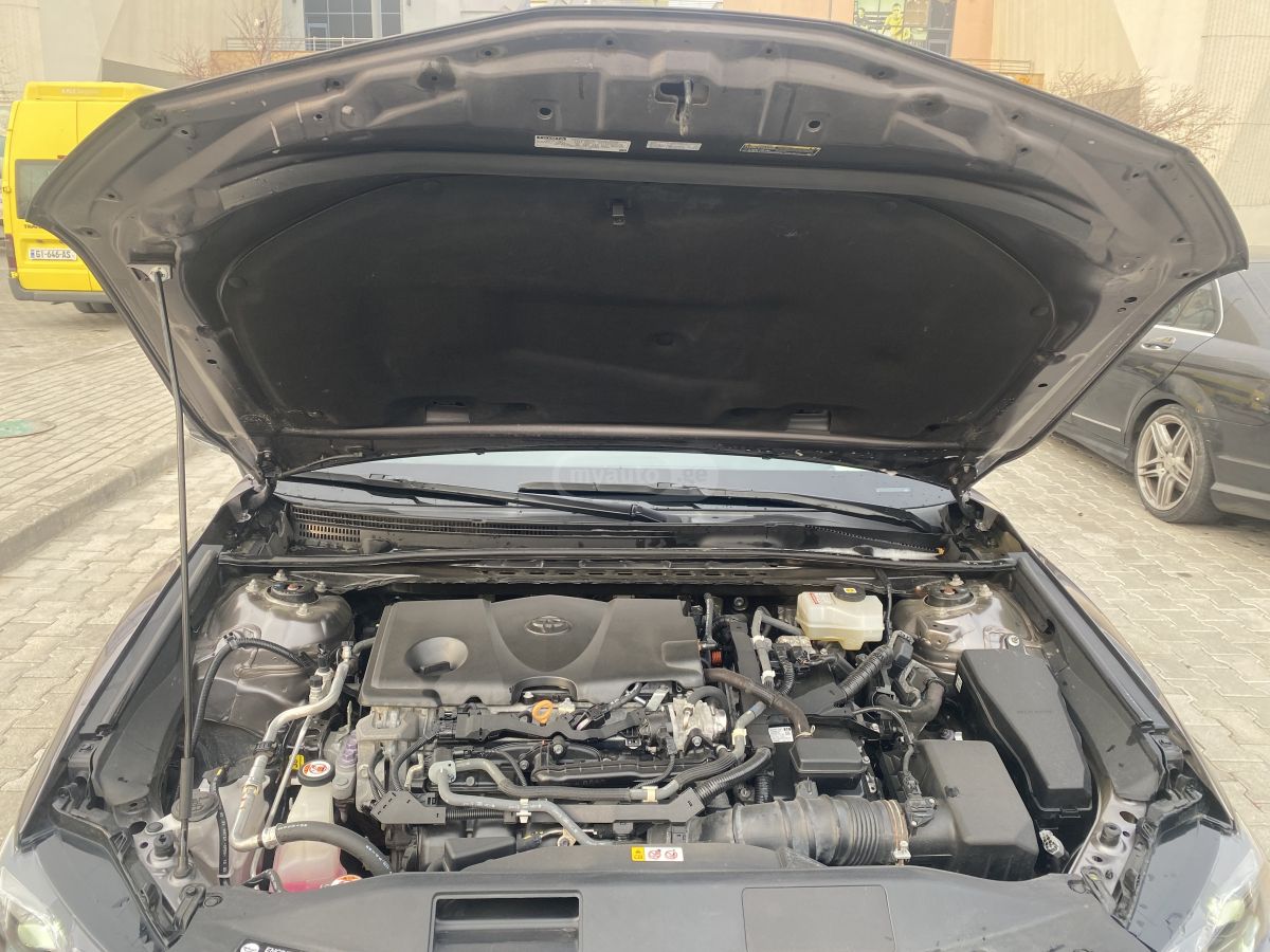 Toyota SE Nightshade 4dr Front-Wheel — миниатюра 8