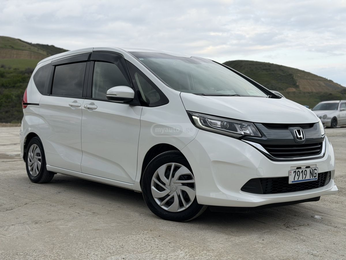 Honda Freed - фото 3