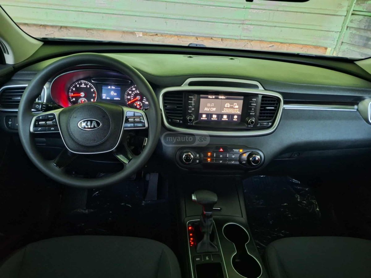 Kia Sorento - фото 6